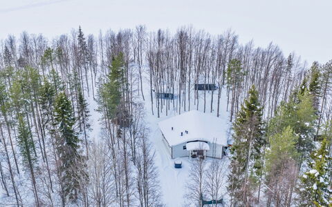 Villa Rukan Kesäniemi: Madera, Vía Muerta, Cabaña, Casa, Casa, Tablón, Edificios Del Jardín, Cuarto De Troncos, Madera Dura, Porche