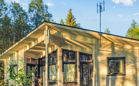 Villa Rukan Kesäniemi: Madera, Cabaña, Casa, Cuarto De Troncos, Edificios Del Jardín, Vía Muerta, Inmuebles, Sombra, Bosque, Porche