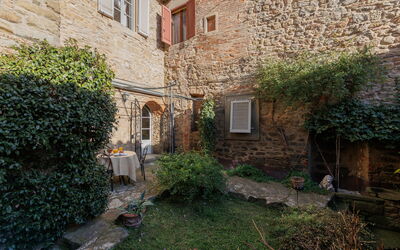 Casa Monteverdi: Garden and main entrance