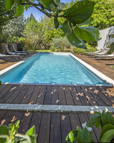 Villa Isabelle: Agua, Planta, Propiedad, Piscina, Sombra, Árbol, Madera, Cuerpo De Agua, Rectángulo, Edificio