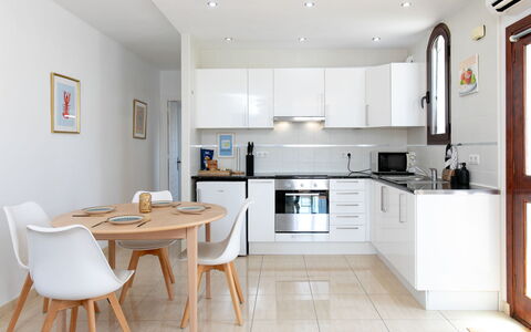 Perla del Mar: Mueble, Diseño De Interiores, Cocina, Piso, Mostrador, Suelo, Aparato De Cocina, Electrodoméstico, Madera, Gabinetes
