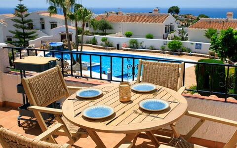 Perla del Mar: Mueble, Mueble Para Exteriores, Silla, Recurso, Sombra, Balcón, Piscina, Eco Hotel, Hotel, Planta De Casa