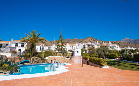Perla del Mar: Planta, Cielo, Propiedad, Edificio, Agua, Azur, Árbol, Piscina, Ocio, Arecales