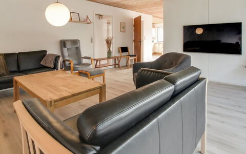 Solmaz - 3.5Km from the Sea: Mueble, Diseño De Interiores, Piso, Suelo, Sofá, Pared, Madera, Sala, Techo, Habitación