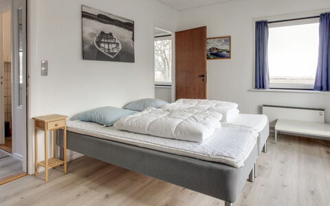 Solmaz - 3.5Km from the Sea: Pared, Cama, Habitación, Madera, Mueble, Diseño De Interiores, Suelo, Piso, Techo, Sábana
