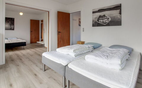 Solmaz - 3.5Km from the Sea: Pared, Cama, Habitación, Piso, Mueble, Suelo, Madera, Diseño De Interiores, Sábana, Lecho