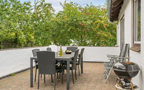 Solmaz - 3.5Km from the Sea: Mueble, Mueble Para Exteriores, Mesa, Silla, Madera, Cocina Y Comedor Mesa, Mesa Al Aire Libre, Jardín, Sombra