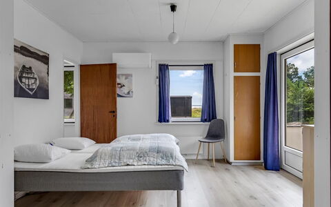Solmaz - 3.5Km from the Sea: Pared, Madera, Diseño De Interiores, Suelo, Piso, Techo, Habitación, Mueble, Cama, Departamento