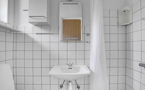Solmaz - 3.5Km from the Sea: Pared, Arreglo De Tubería, Lavabo, Piso, Diseño De Interiores, Lavabo Del Baño, Suelo, Baño, Plomería, Grifo