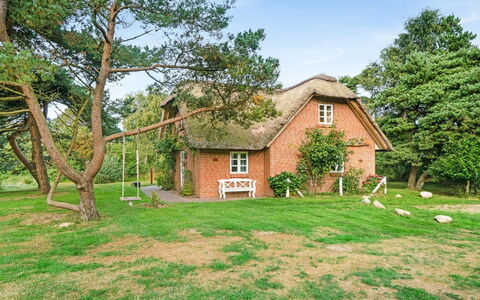 Ariela - 1.1Km from the Sea: Cubrir Con Paja, Cabaña, Casa, Techo, Casa, Casa De Campo, \Choza, Inmuebles, Pueblo