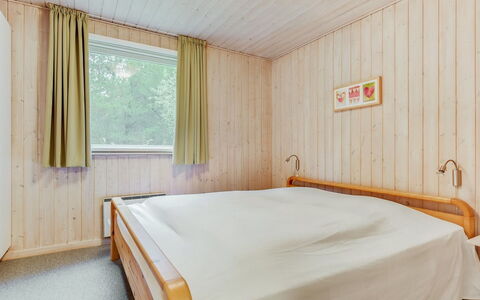 Harthwik - 1Km from the Sea: Madera, Piso, Habitación, Cama, Suelo, Diseño De Interiores, Techo, Sábana, Habitación, Lecho