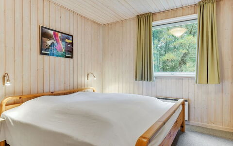 Harthwik - 1Km from the Sea: Cama, Pared, Habitación, Madera, Piso, Diseño De Interiores, Suelo, Techo, Sábana, Lecho