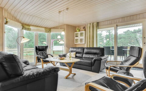 Harthwik - 1Km from the Sea: Mueble, Diseño De Interiores, Madera, Piso, Sofá, Techo, Suelo, Sala, Habitación, Suelos De Madera