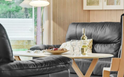 Harthwik - 1Km from the Sea: Mueble, Diseño De Interiores, Piso, Madera, Sala, Suelo, Encendiendo, Casa, Sofá, Mesa