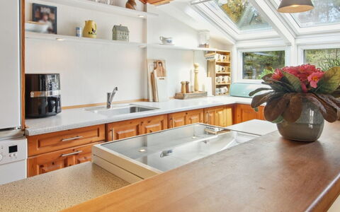 Tirsa - 3.9Km from the Sea: Mostrador, Cocina, Diseño De Interiores, Gabinetes, Piso, Mueble, Madera, Techo, Aparato De Cocina, Casa