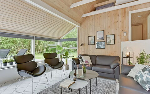 Ellanor - 1Km from the Sea: Diseño De Interiores, Mueble, Sofá, Piso, Madera, Techo, Sala, Suelo, Silla, Encendiendo