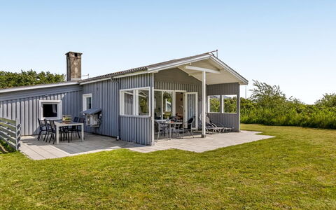 Evalotte - 600M from the Sea: Departamento, Sombra, Balcón, Silla, Cerca, Mueble Para Exteriores, Aluminio, Césped Artificial