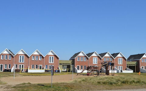 Maura - 2.3Km from the Sea: Edificio, Casa, Ventana, Casa, Techo, Barrio Residencial, Arbusto, Cabaña, El Terreno Del Lote