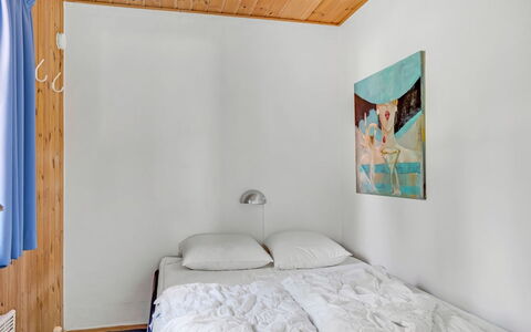 Mojag - 1Km from the Sea: Mueble, Mueble Para Exteriores, Vajilla, Mesa, Drinkware, Silla, Mesa Al Aire Libre, Comida, Botella