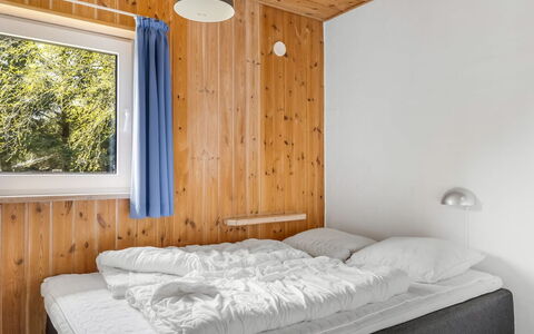 Mojag - 1Km from the Sea: Mueble, Mueble Para Exteriores, Vajilla, Mesa, Drinkware, Silla, Mesa Al Aire Libre, Comida, Botella