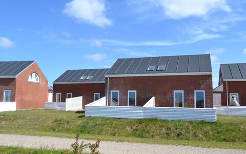 Auti - 2.3Km from the Sea: Hierba, Casa, Techo, Cabaña, Casa, Arbusto, Casa De Campo, El Terreno Del Lote, Área Rural