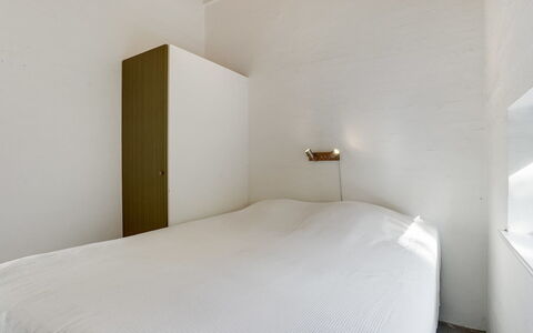 Reinbald - 1Km from the Sea: Pared, Madera, Piso, Suelo, Techo, Diseño De Interiores, Habitación, Habitación, Cama, Sábana