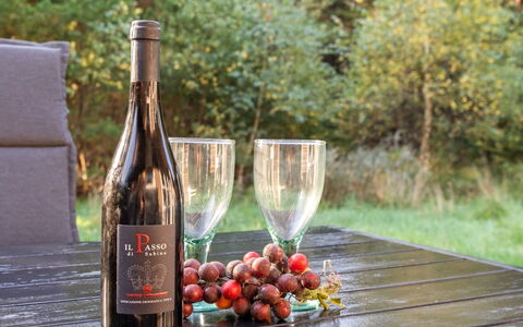Reinbald - 1Km from the Sea: Botella, Vino, Botella De Vidrio, Botella De Vino, Drinkware, Vino Tinto, Barware