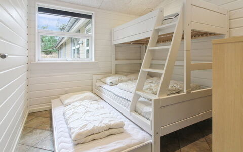 Nael - 1.6Km from the Sea: Madera, Suelo, Diseño De Interiores, Piso, Techo, Madera Dura, Manchas De Madera, Habitación, Tablón, Cama