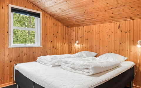Troen - 3.8Km from the Sea: Madera, Habitación, Cama, Techo, Congelación, Lecho, Marco De La Cama, Sábana, Nieve, Madera Dura