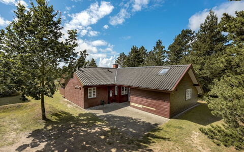 Heralda - 3.3Km from the Sea: Hierba, Casa, Techo, Casa, Cabaña, Arbusto, El Terreno Del Lote, Área Rural, Casa De Campo, Cobertura Del Suelo