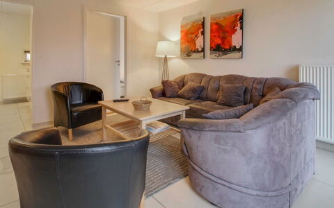 Daya - 2.3Km from the Sea: Mueble, Diseño De Interiores, Piso, Sofá, Suelo, Madera, Sala, Habitación, Casa, Encendiendo
