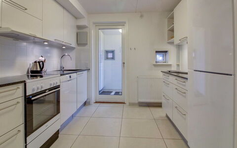 Daya - 2.3Km from the Sea: Aparato De Cocina, Cocina, Piso, Mostrador, Diseño De Interiores, Electrodoméstico, Suelo, Techo, Gabinetes, Habitación