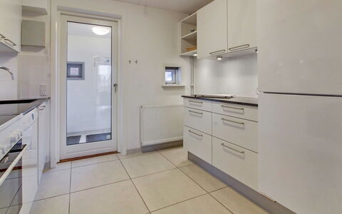 Daya - 2.3Km from the Sea: Piso, Diseño De Interiores, Suelo, Techo, Aparato De Cocina, Electrodoméstico, Cocina, Mostrador, Gabinetes, Habitación