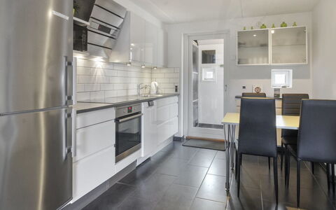 Alvild - 2.3Km from the Sea: Cocina, Piso, Aparato De Cocina, Diseño De Interiores, Mueble, Mostrador, Suelo, Electrodoméstico, Techo, Gabinetes