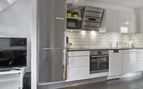Alvild - 2.3Km from the Sea: Aparato De Cocina, Cocina, Electrodoméstico, Mostrador, Gabinetes, Piso, Electrodoméstico, Mueble, Diseño De Interiores, Suelo