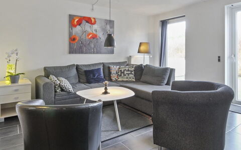 Alvild - 2.3Km from the Sea: Mueble, Diseño De Interiores, Sofá, Piso, Pared, Suelo, Sala, Techo, Habitación, Mesa