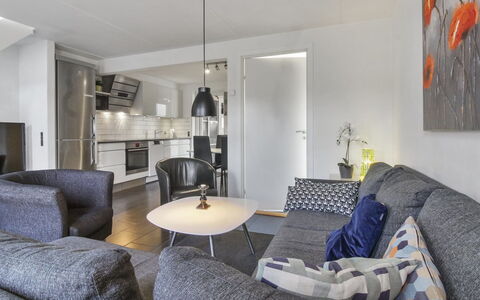Alvild - 2.3Km from the Sea: Mueble, Diseño De Interiores, Sofá, Piso, Suelo, Sala, Habitación, Techo, Departamento, Encendiendo