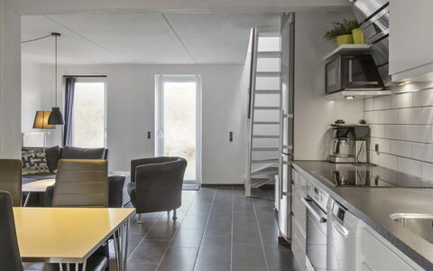 Alvild - 2.3Km from the Sea: Mueble, Piso, Diseño De Interiores, Suelo, Techo, Cocina, Departamento, Silla, Cocina Y Comedor Mesa, Habitación