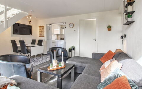 Iffuer - 2.3Km from the Sea: Mueble, Sofá, Casa, Sala, Departamento, Diseño De Interiores, Piso, Suelo, Techo