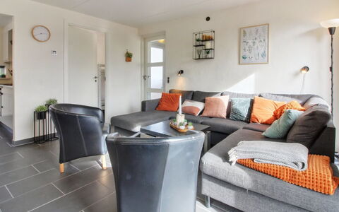 Iffuer - 2.3Km from the Sea: Sofá, Mueble, Diseño De Interiores, Sala, Piso, Departamento, Techo, Suelo, Casa
