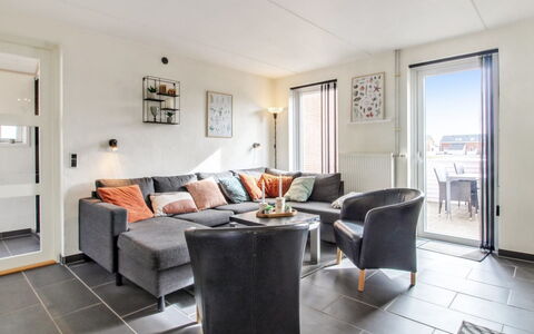Iffuer - 2.3Km from the Sea: Mueble, Piso, Diseño De Interiores, Sofá, Madera, Suelo, Techo, Mesa, Sala, Departamento