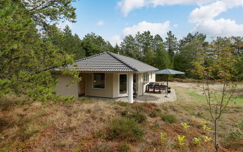 Micke - 3.2Km from the Sea: Suelo, Techo, Piscina, Recurso, Diseño, Silla, La Luz Del Día, Hotel, Villa, Ático