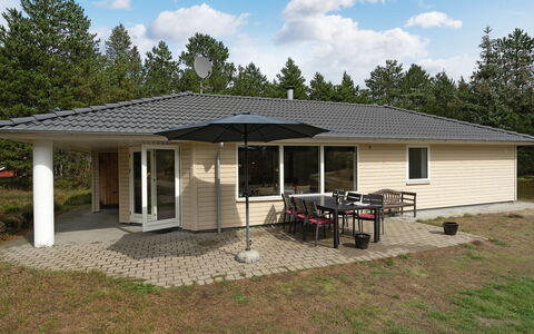 Micke - 3.2Km from the Sea: Suelo, Techo, Piscina, Recurso, Diseño, Silla, La Luz Del Día, Hotel, Villa, Ático
