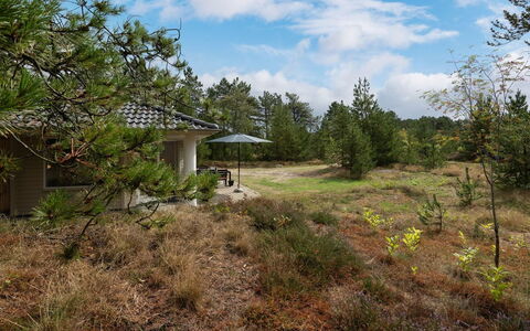 Micke - 3.2Km from the Sea: Suelo, Techo, Piscina, Recurso, Diseño, Silla, La Luz Del Día, Hotel, Villa, Ático