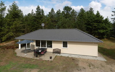 Micke - 3.2Km from the Sea