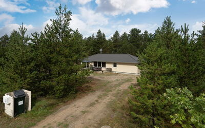 Micke - 3.2Km from the Sea