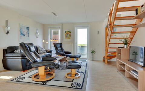 Jovanka - 2.3Km from the Sea: Mueble, Piso, Diseño De Interiores, Madera, Suelo, Sala, Departamento, Encendiendo, Techo, Casa