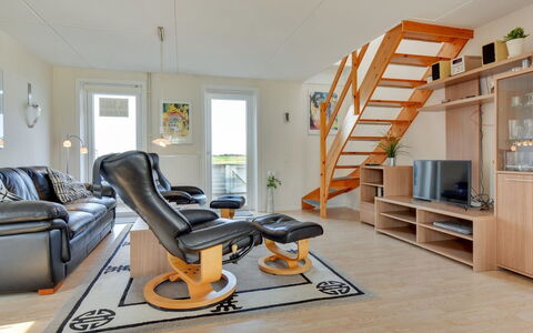 Jovanka - 2.3Km from the Sea: Mueble, Diseño De Interiores, Piso, Madera, Suelo, Sala, Departamento, Habitación, Techo, Sofá