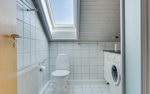 Jovanka - 2.3Km from the Sea: Piso, Suelo, Arreglo De Tubería, Diseño De Interiores, Techo, Baño, Plomería, Loseta, Baño, Grifo