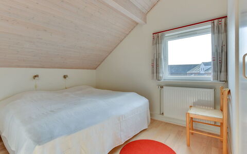 Jovanka - 2.3Km from the Sea: Madera, Piso, Suelo, Techo, Diseño De Interiores, Habitación, Cama, Suelos De Madera, Casa, Sábana